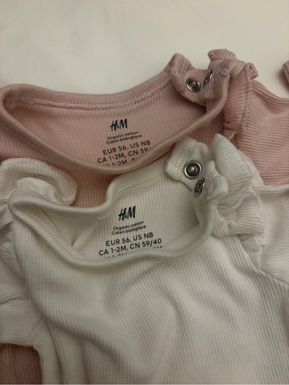 2 H&M NB Long Sleeve Ruffle Shoulder OnePiece Bodysuit White & Dusty Ballet Pink - Picture 4 of 5